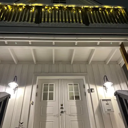 Lys, Koselig Og Sentrumsnaer Leilighet I Stille Villastrok! Tromso Exterior photo