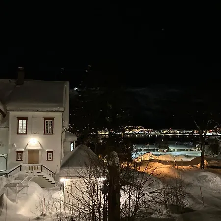 Lys, Koselig Og Sentrumsnaer Leilighet I Stille Villastrok! Tromso Exterior photo