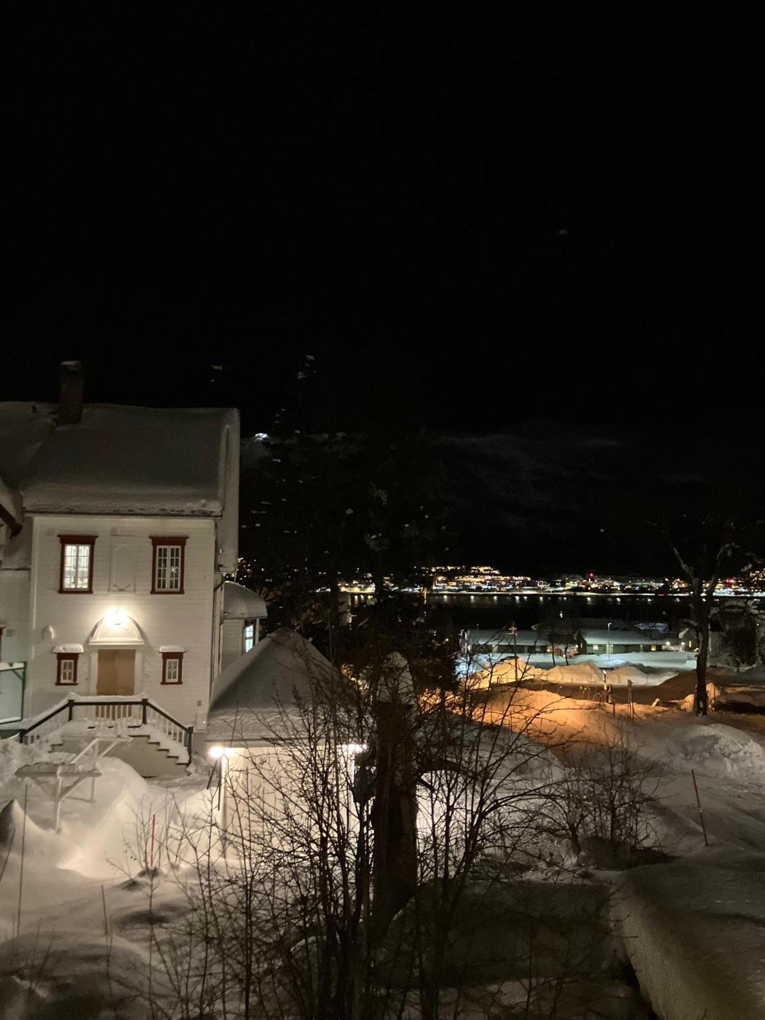 Lys, Koselig Og Sentrumsnaer I Stille Villastrok! Tromso