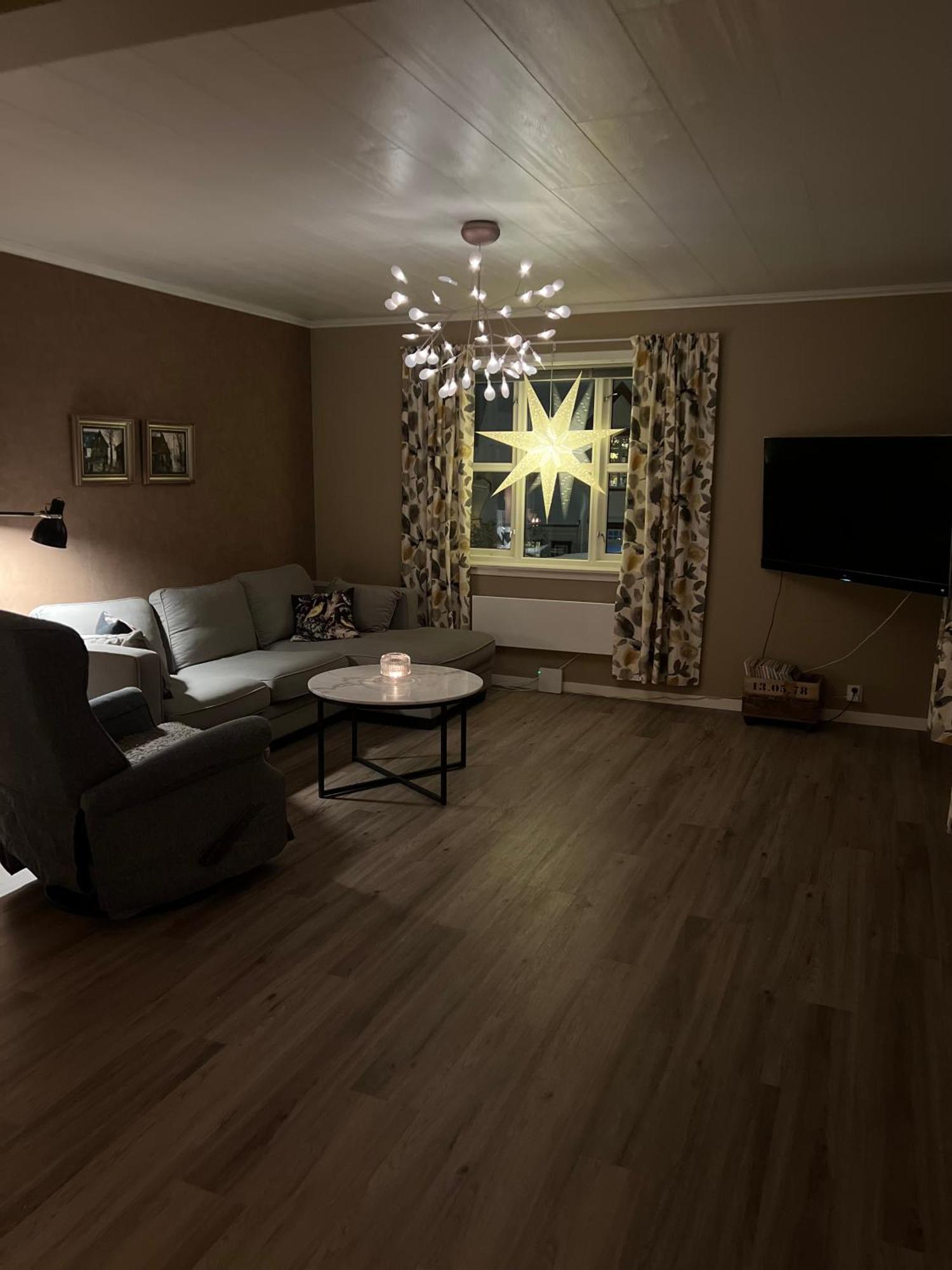 Lys, Koselig Og Sentrumsnaer I Stille Villastrok! Tromso
