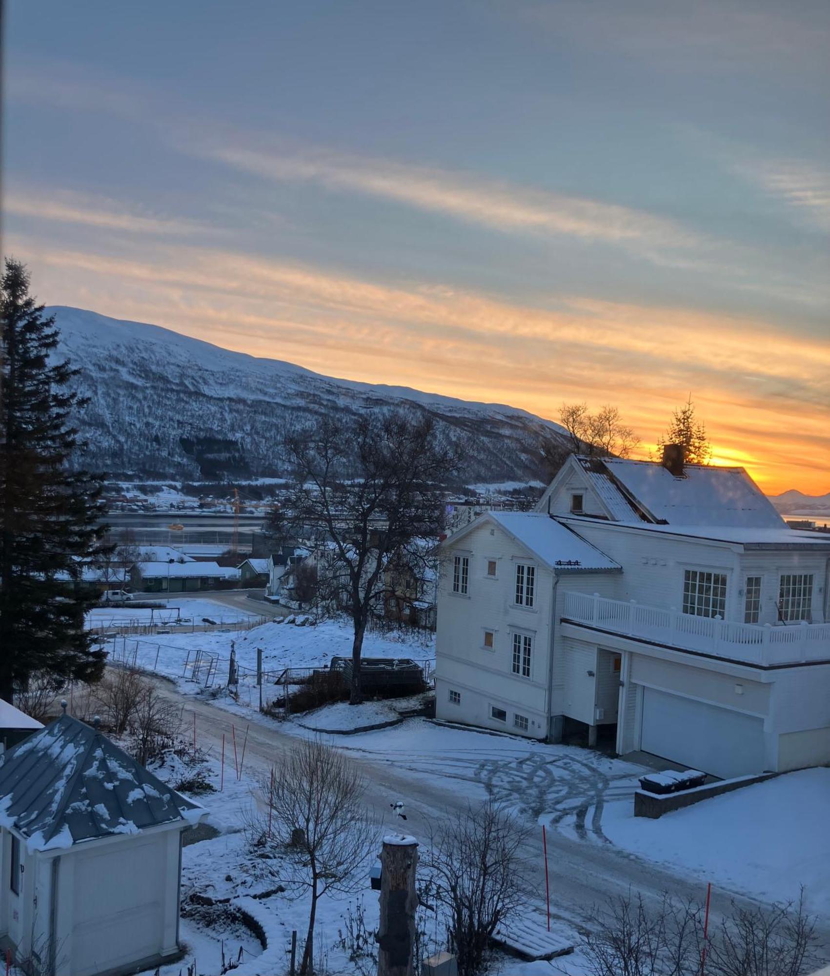 Lys, Koselig Og Sentrumsnaer I Stille Villastrok!